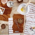 thumbnail image 2 of Juego de toallas de cocina KitchenAid Albany, paquete de 4 unidades, color naranja miel, 2 of 4