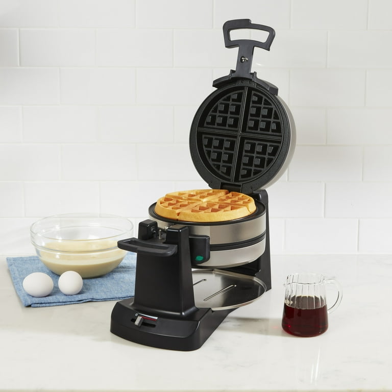 BLACK+DECKER Round Flippable Belgian Waffle Maker in the Waffle Makers  department at