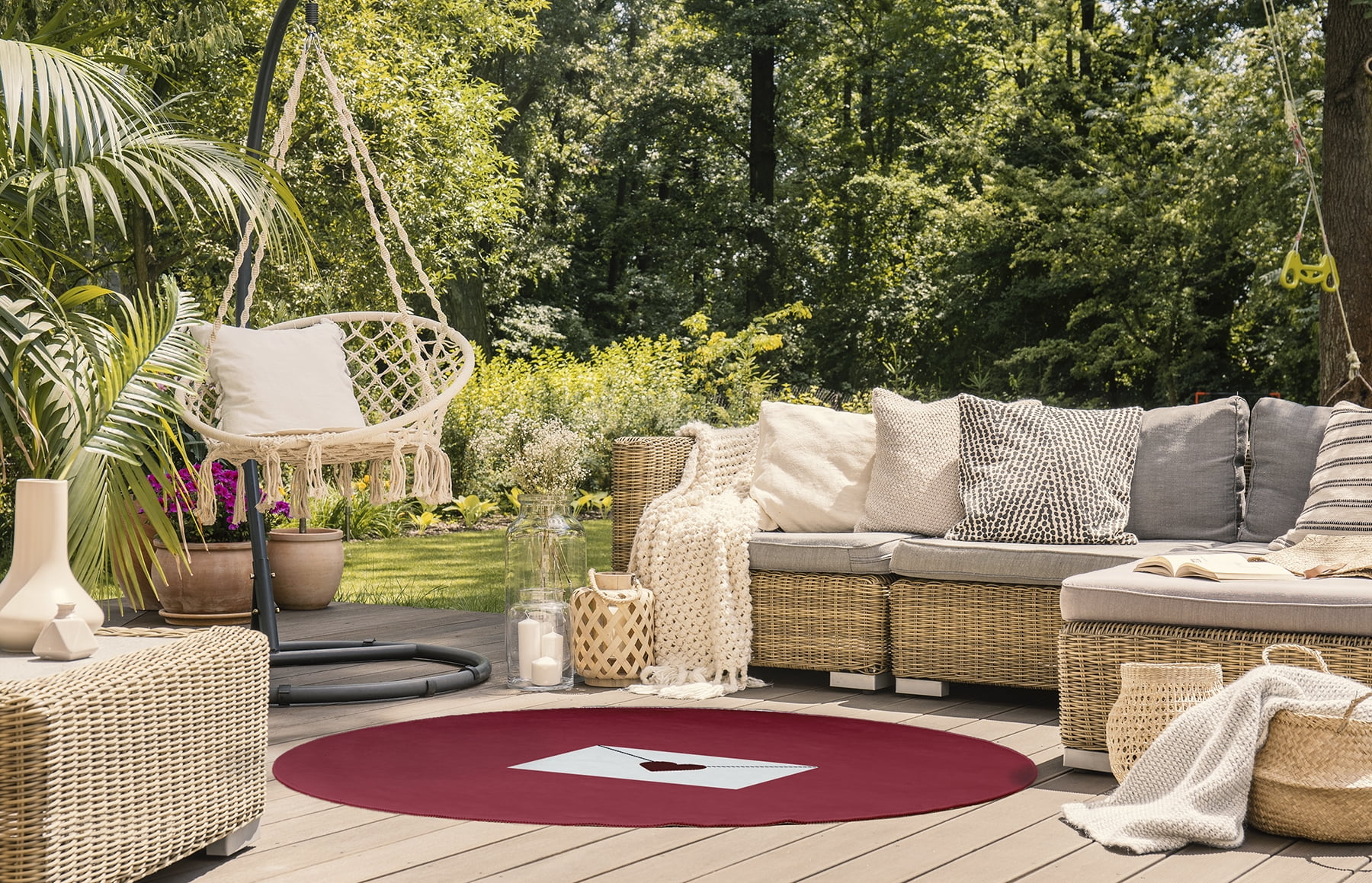 Simply Daisy 5' Round Maroon Love Letter Valentines Chenille Indoor/Outdoor Rug