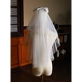thumbnail image 4 of Granjero Gordo Velo de novia con apliques de encaje y nudo de lazo, velo de novia largo hasta la cadera de 2 niveles, velo de tul suave para novias (blanco), 4 of 5