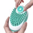 thumbnail image 2 of Cepillo Dispensador De Jabón para Baño Mascotas Perros Gatos Cepillo De Baño Portátil para Perros Y Gatos, Dispensador De Champú, para El Cuidado Y La Belleza De Perros De Pelo Largo Y Corto, 2 of 5