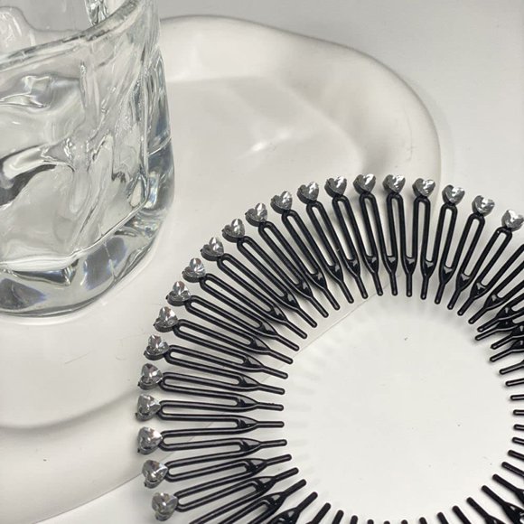 Sluswallow Diadema flexible con diamantes elásticos circulares negros, accesorio coreano para el cabello con dientes de peine