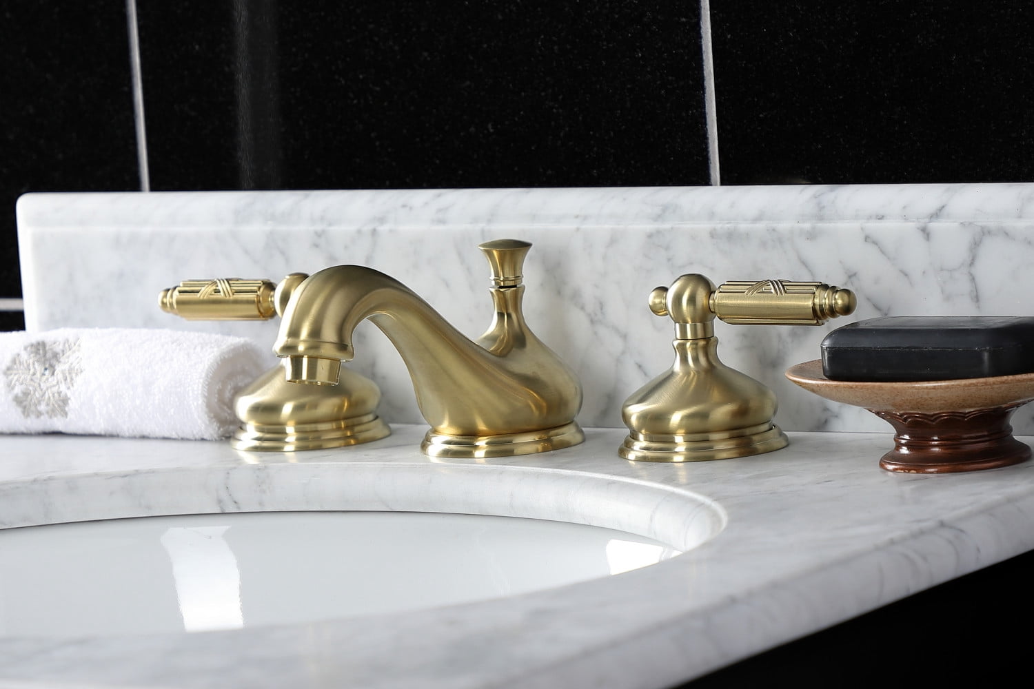 Kingston Brass KS1167GL 8 in. Widespread Bathroom Faucet, Brushed Brass