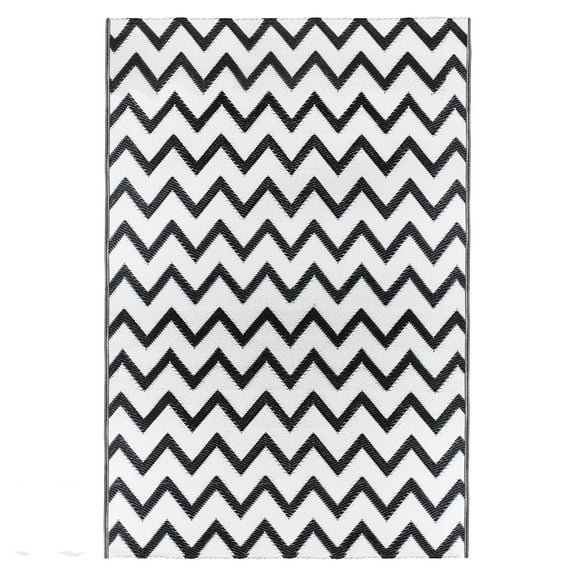 Northlight 4' x 6' Black and White Chevron Rectangular Outdoor Area Rug
