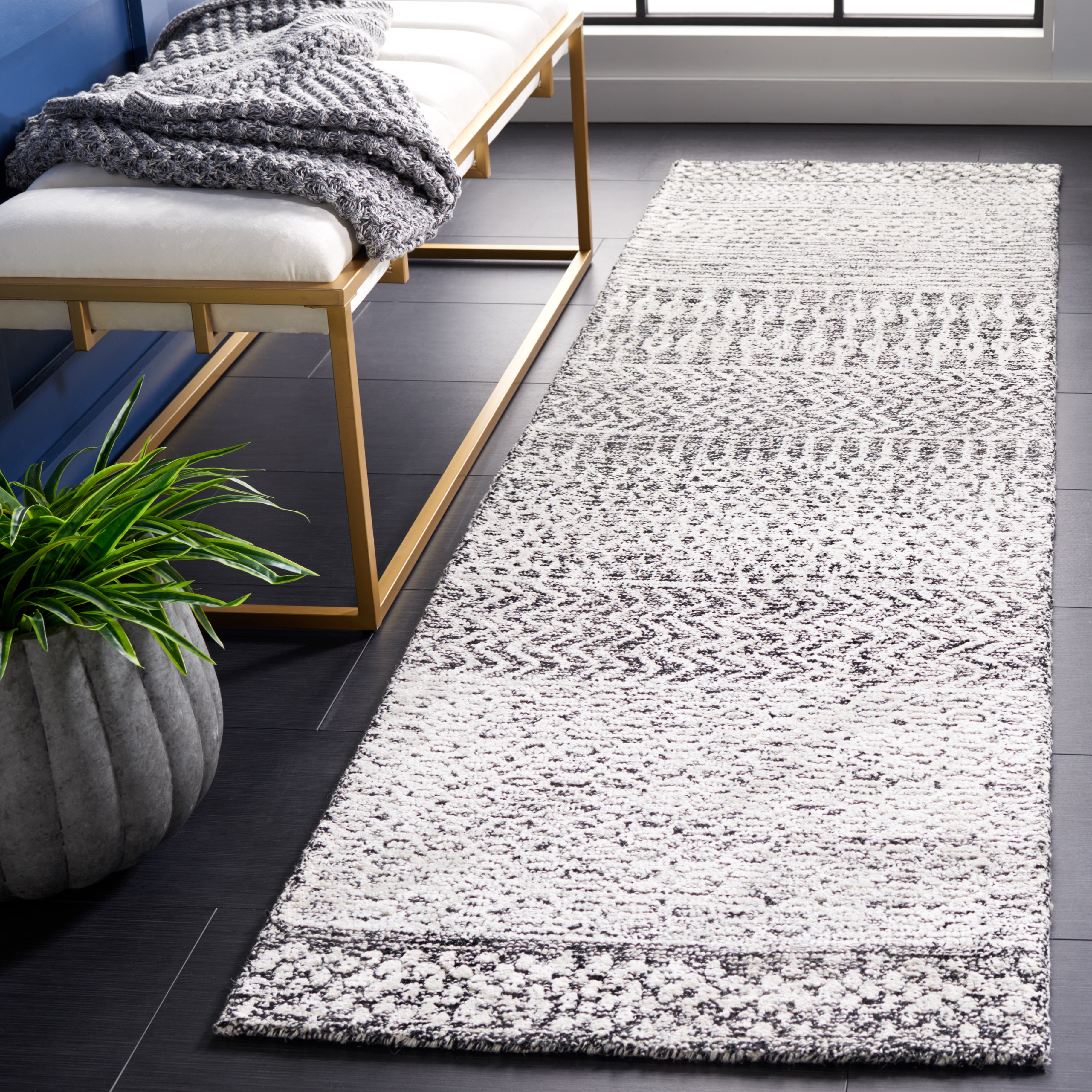 SAFAVIEH Glamour Andreas Geometric Runner Rug, Charcoal/Ivory, 2'3" x 8'
