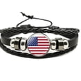 thumbnail image 1 of Pulsera de aficionado al fútbol de cuero sintético con bandera de EE. UU. en negro, 1 of 2