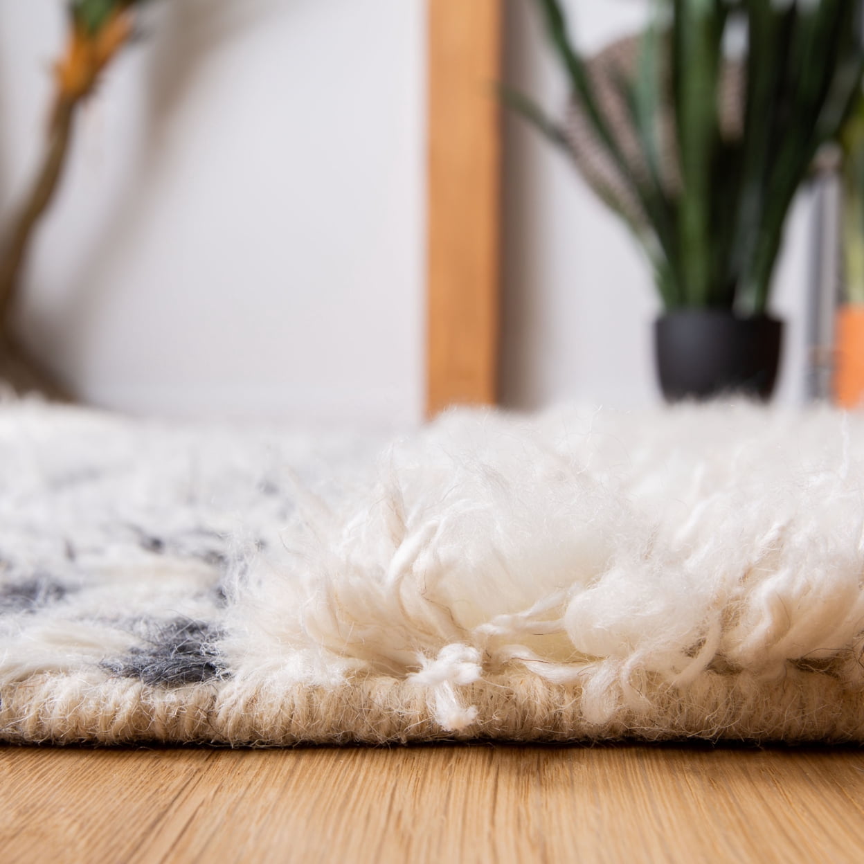 SAFAVIEH Manhattan Earnestine Southwestern Runner Rug, Ivory/Grey, 2'3" x 8'