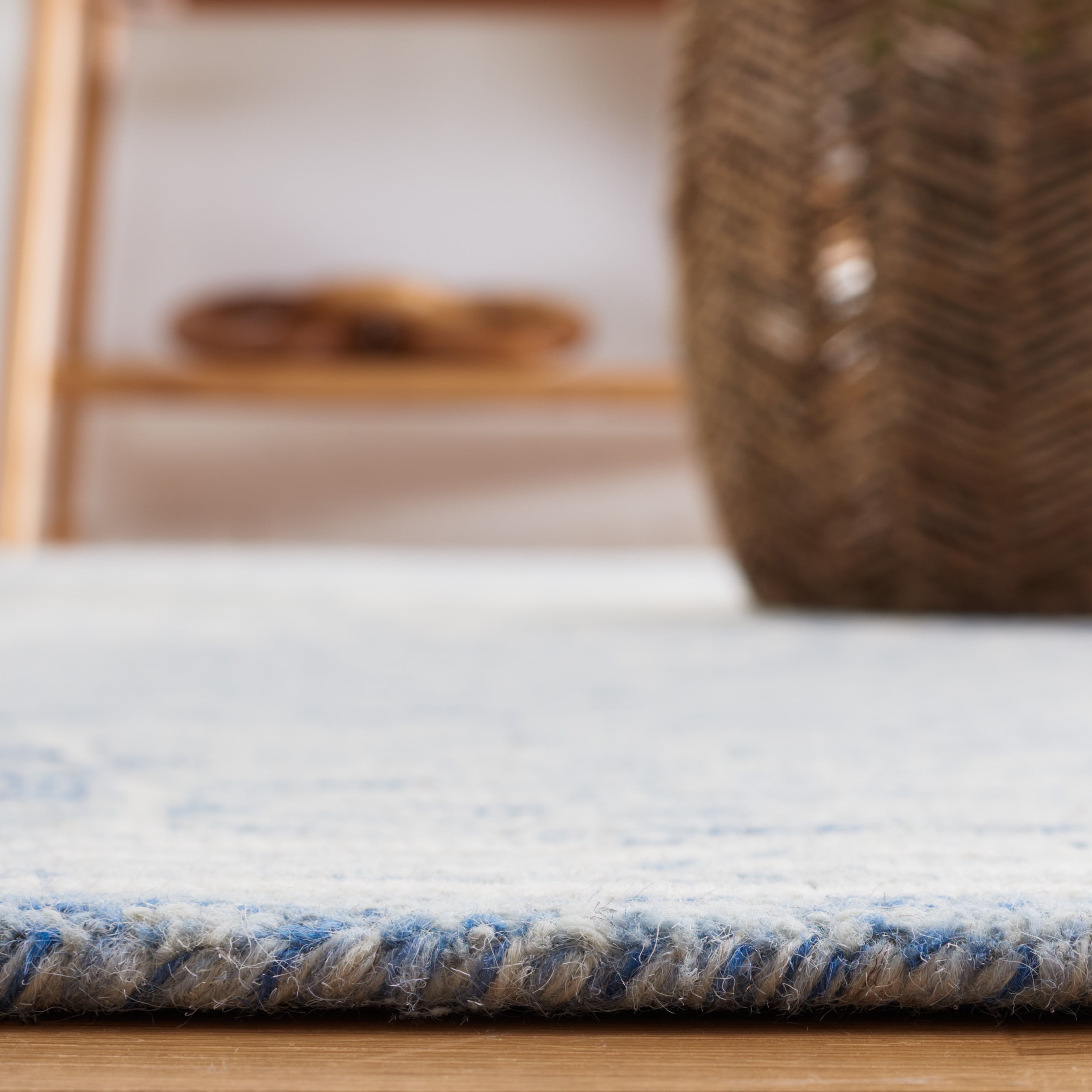 SAFAVIEH Metro Lavern Medallion Area Rug, Blue/Ivory, 8' x 10'