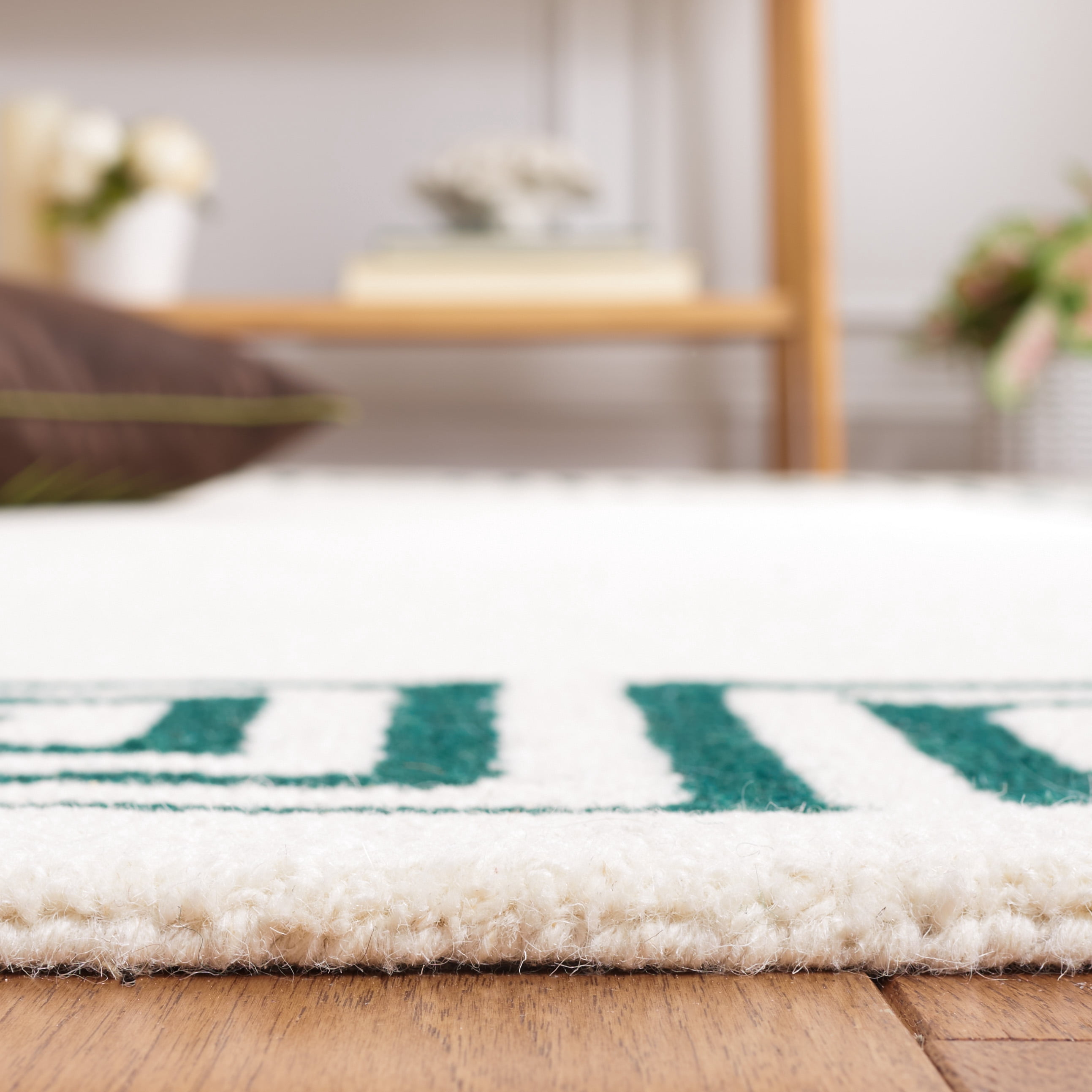 SAFAVIEH Metro Ivonette Bordered Area Rug, Ivory/Green, 6' x 6' Square
