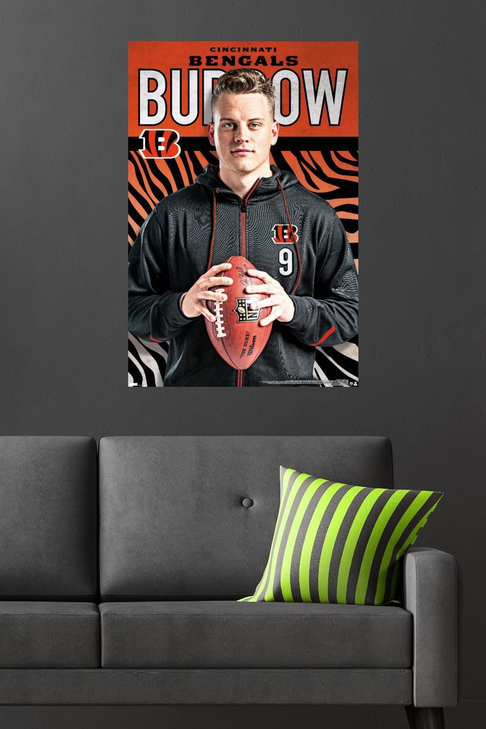 NFL Cincinnati Bengals - Joe Burrow Pose 20 Wall Poster, 22.375" x 34"