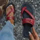 thumbnail image 1 of Sandalias planas con decoración de hebilla para mujer, zapatos deslizantes antideslizantes con punta abierta antideslizantes, zapatos de playa versátiles de verano, 1 of 3
