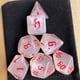 thumbnail image 5 of Juego de dados poliédricos de 7 piezas Zulema Rojo, 5 of 8