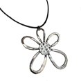 thumbnail image 1 of Gargantilla con colgante yuxing Collar con flores huecas aleación, 1 of 5