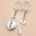 thumbnail image 2 of KAKOWELY 1 par de llaveros de metal con forma de corazón a juego para parejas, regalo para hombres y mujeres, 2 of 4