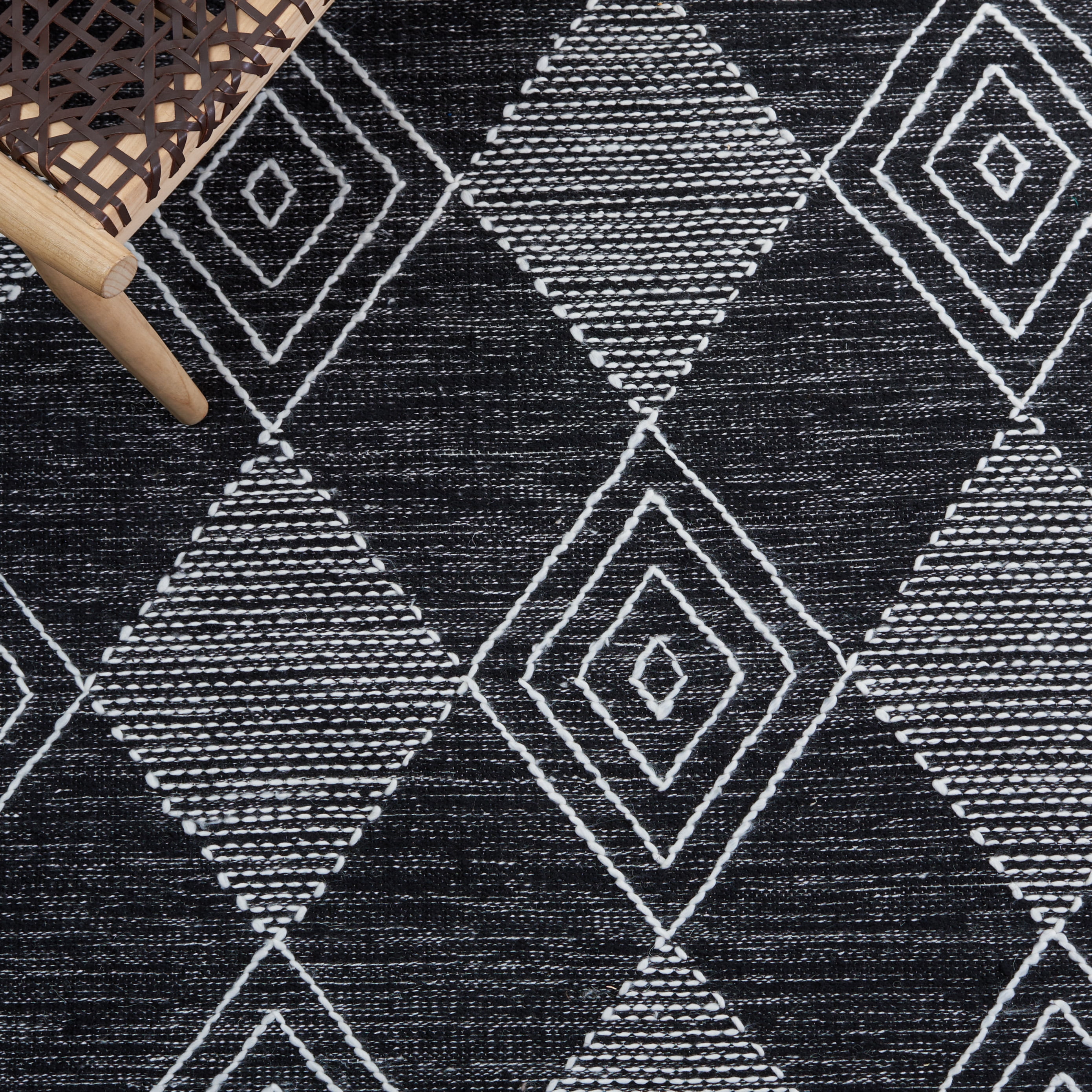 SAFAVIEH Kilim Elouise Diamond Polyester Area Rug, Black/Ivory, 5' x 8'