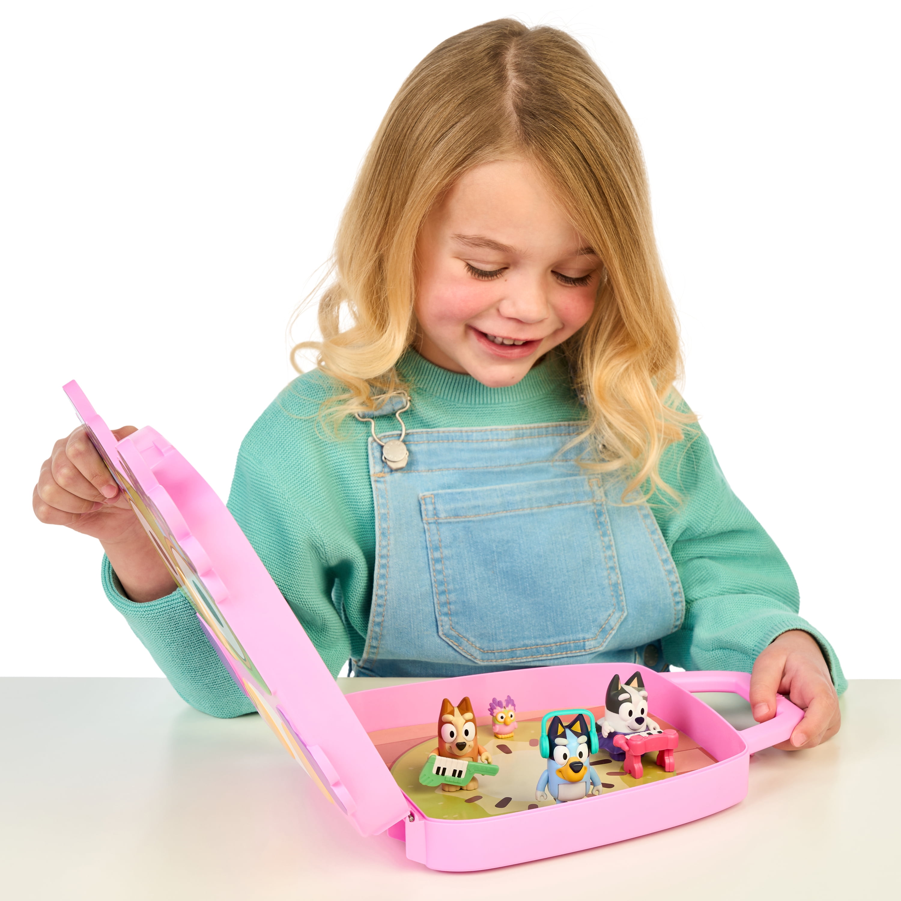 Chattermax Figure Case, Includes Bluey, Bingo, Muffin and Chattermax, Toys for Kids 3-6 Years