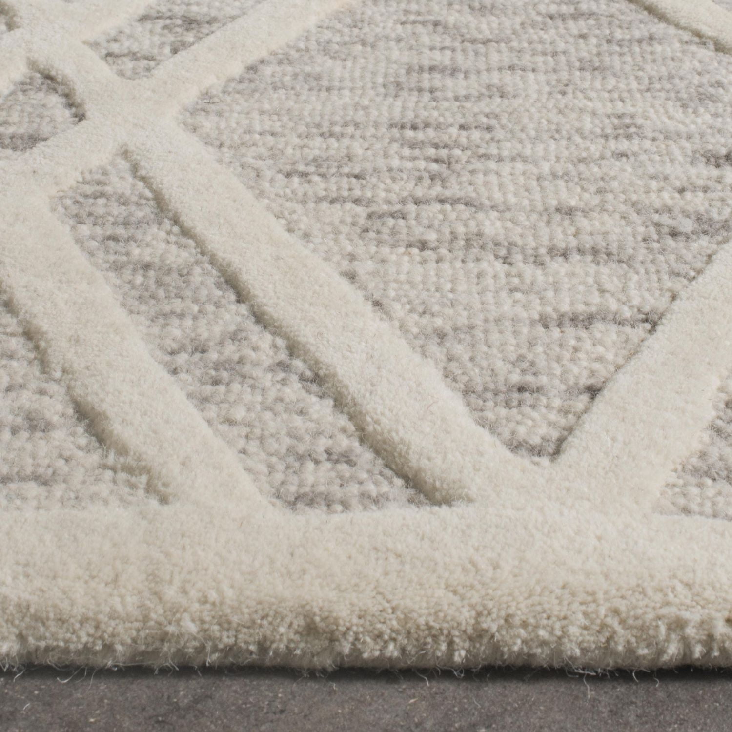 Safavieh Cambridge Rordan Faded Geometric Area Rug