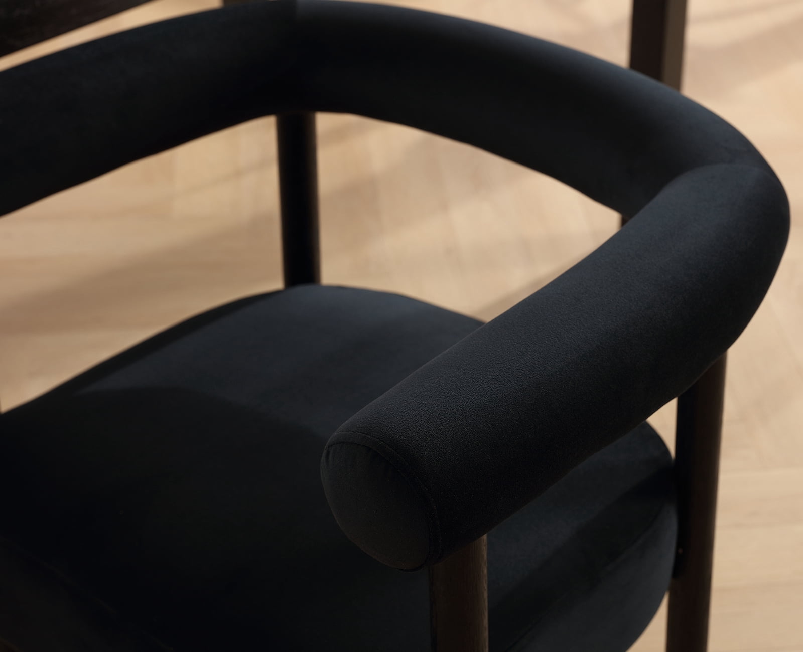 Guyou Modern Barrel Dining Chairs Set of 2, Mid-Century Farmhouse Kitchen Chairs with Curved Back, Wooden Velvet Upholstered Dining Side Chairs for Dining Room Living Room Kitchen, Black