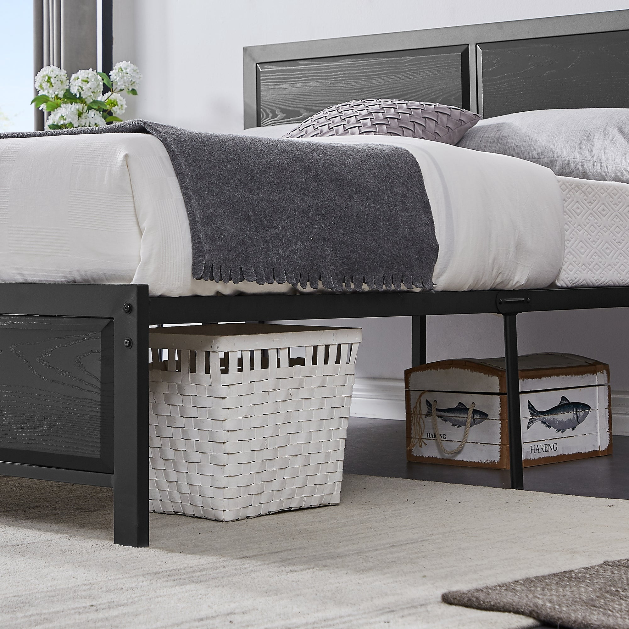 VECELO Queen Metal Bed Frame with Wooden Headboard and Footboard, Heavy Duty Slat Supprt, No Box Spring Needed, Easy Assembly, Black