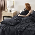 thumbnail image 3 of Juego de Edredón Bedsure Queen con Sábanas 4 Piezas Ropa de Cama Negra, 3 of 9