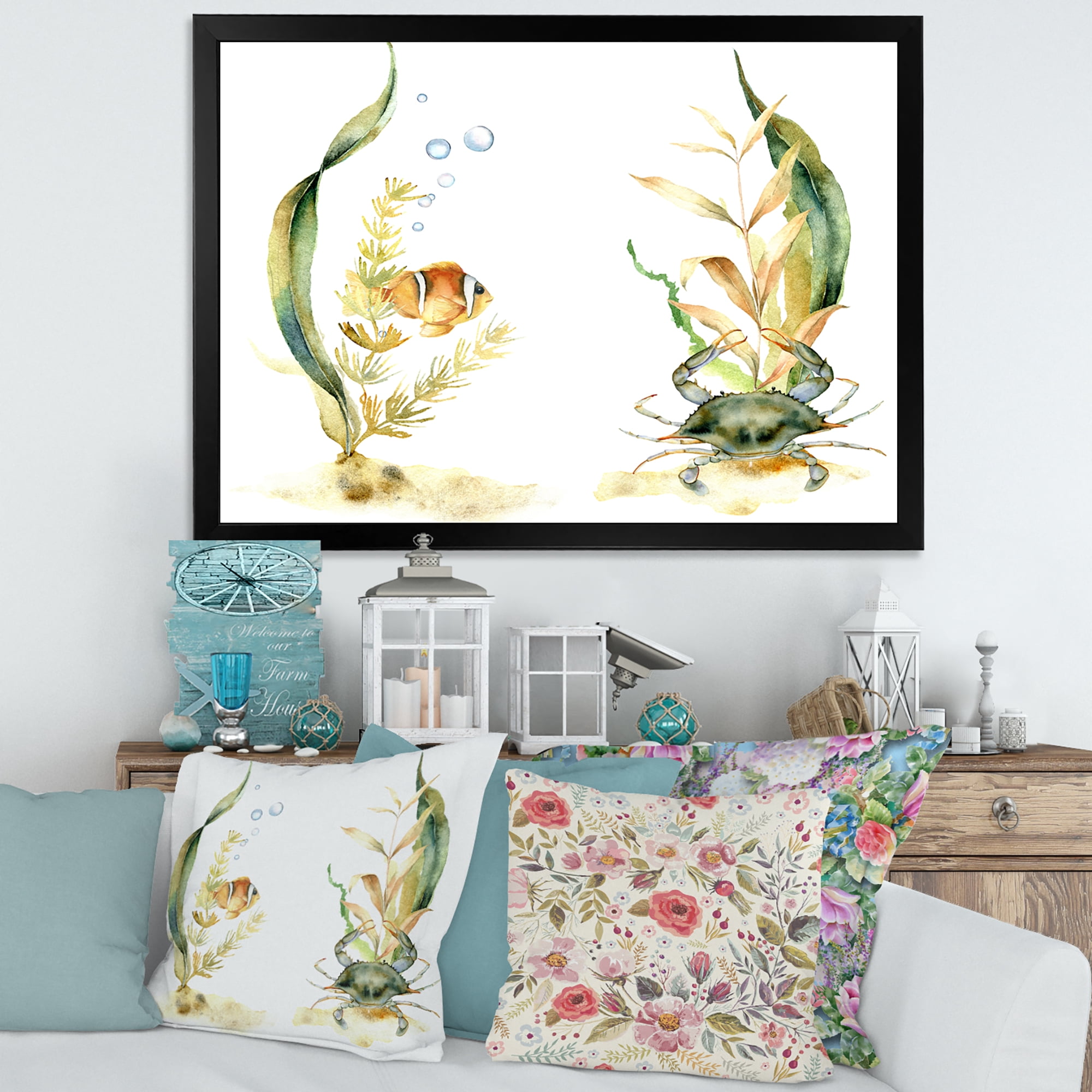 Designart 'Tropical Fish With Air Bubble and Algae' Traditional Framed Art Print