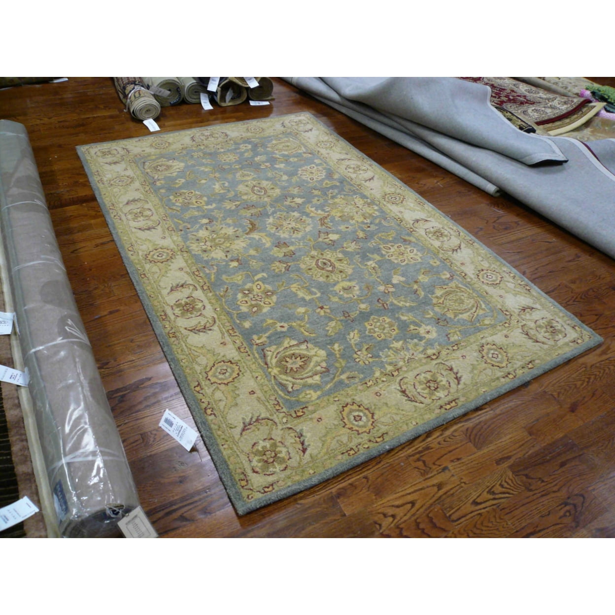 SAFAVIEH Antiquity Bethanie Traditional Wool Area Rug, Blue/Beige, 8'3" x 11'