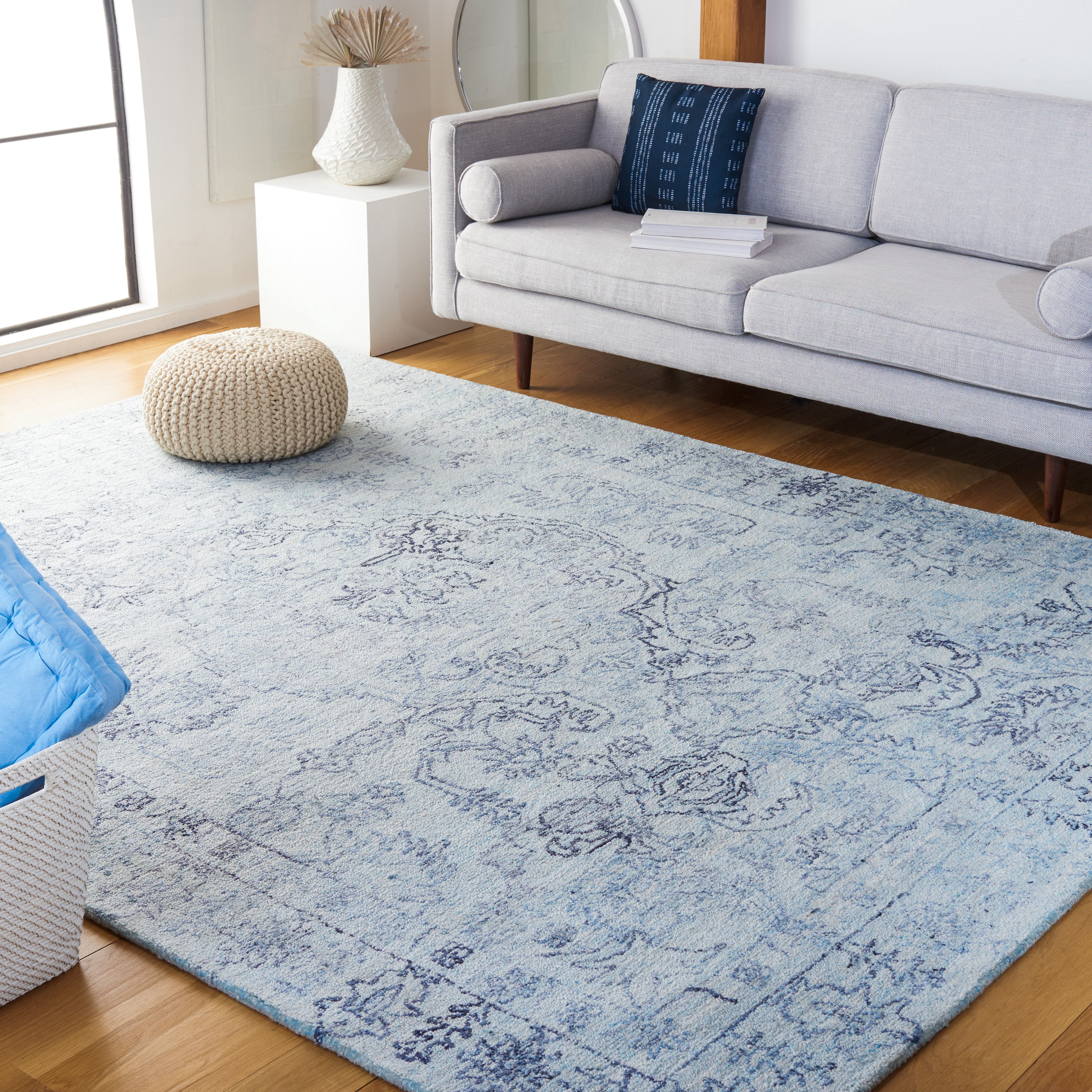 SAFAVIEH Marquee Xanthia Medallion Area Rug, Light Blue/Navy, 9' x 12'