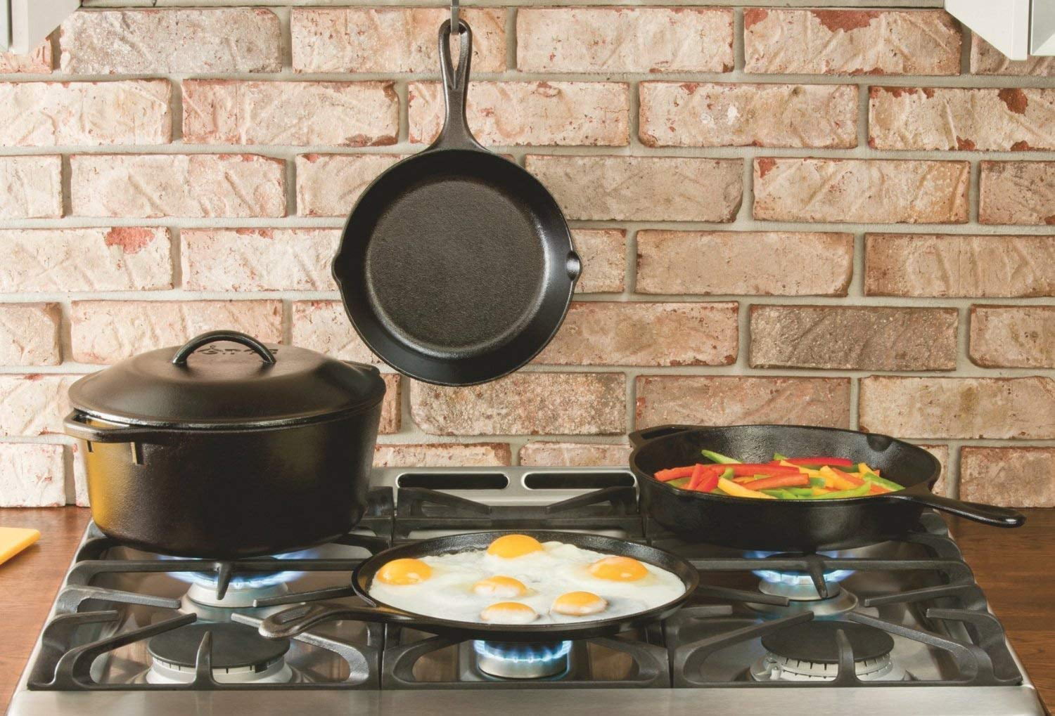 Lodge Seasoned Cast Iron Skillet with Hot - 12 inch Frying Pan with  Silicone Hot Handle Holder (Black)