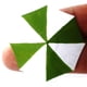 thumbnail image 3 of Mesa y silla decorativa con sombrilla de playa a escala 1:64 para decorar bonsáis de casa de muñecas. Verde blanco, 3 of 9
