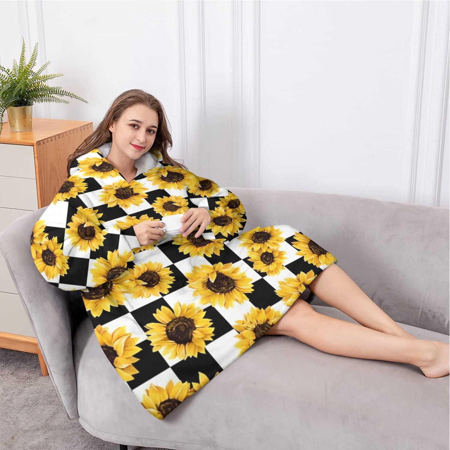 Oversized Wearable Blanket Hoodie,Black White Checker Sunflower Pattern Sherpa Blanket Hoodie with Super Pockets,Super Warm Fuzzy Pullover for Women & Men