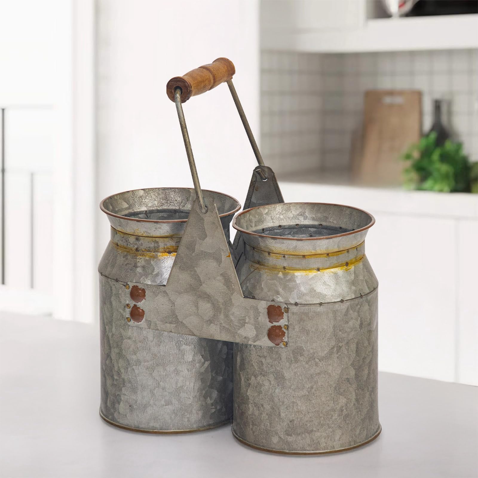 MODE HOME Set of 2 Rustic Galvanized Metal Utensil Holders with Handles, Farmhouse Kitchen Crocks for Spoons, Forks, and Knives, Countertop Organizer Buckets for Rustic Kitchen Décor, 8x4x6.75 Inch