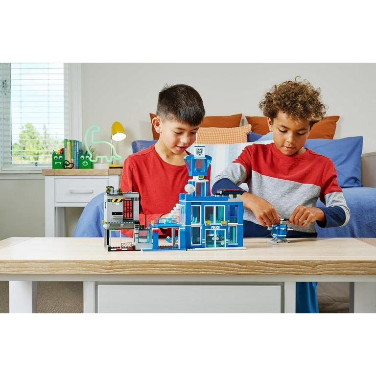 Max Adventure Police Headquarters Playset (803 pieces