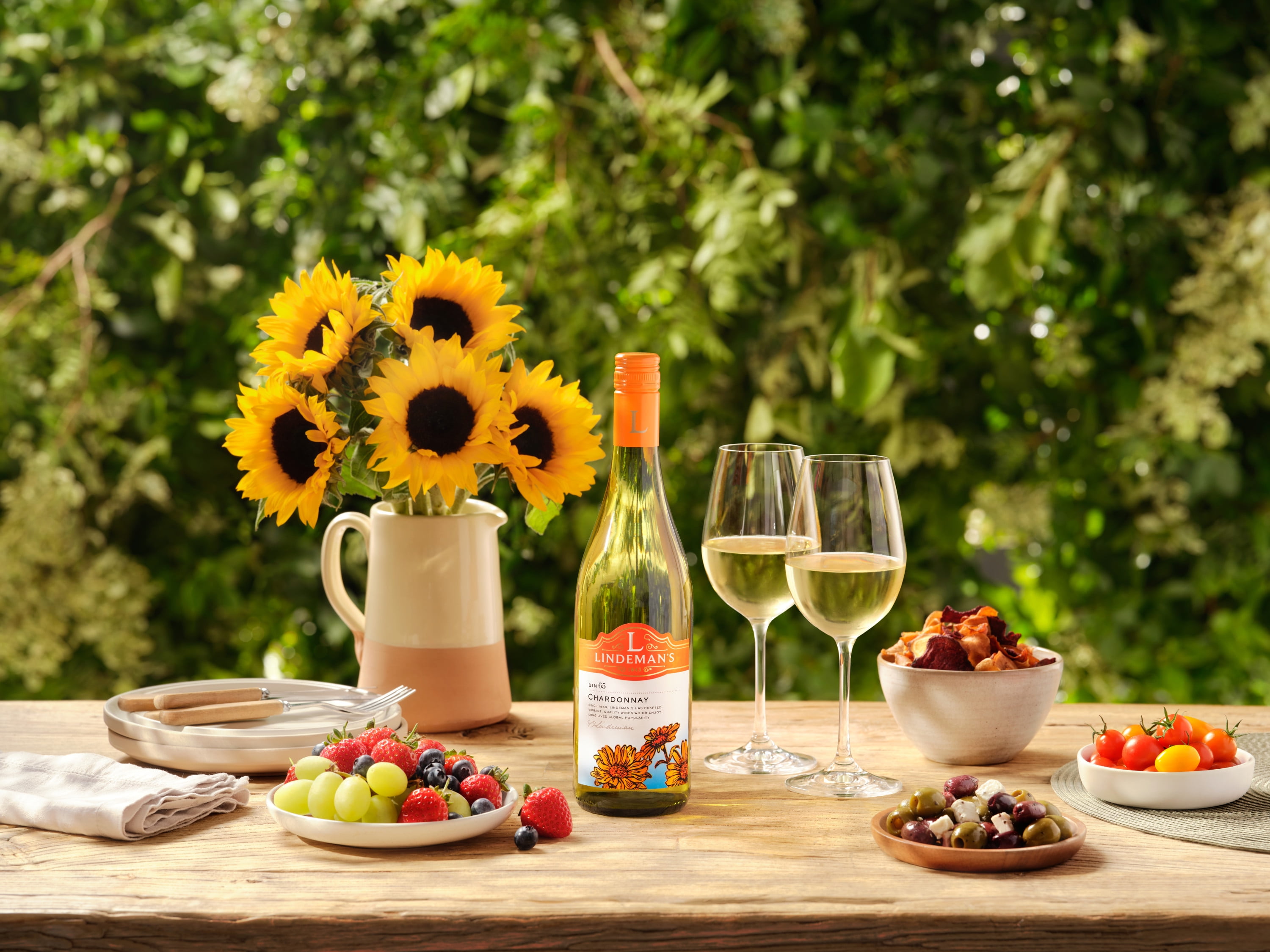 Lindeman's Bin 65 Chardonnay White Wine, 750ml Glass Bottle, 13.5