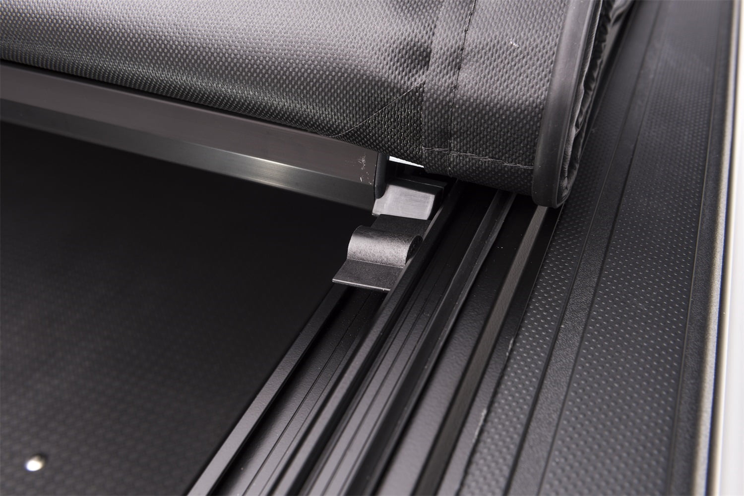 Extang 54995 Revolution Tonneau Cover Fits 15 16 Frontier 09 13equator 6 Bed Walmart Com Walmart Com