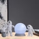 thumbnail image 4 of 4 Piezas Conjunto de Estatuilla de Decoración Del Hogar Estatua de Sstronaut Linda Decoración de Escritorio , Blanco plateado perfecl Figura estatua de astronauta, 4 of 8