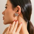thumbnail image 1 of Pendientes de botón con lazo de joyería europea y americana en forma de cinta de metal con nudos de cadena de hueso de serpiente para mujer, 1 of 6