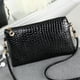 thumbnail image 1 of unbranded Cartera Cruzado Para Mujer De Cuero Sintético Cocodrilo Negro Con Interior De, 1 of 4