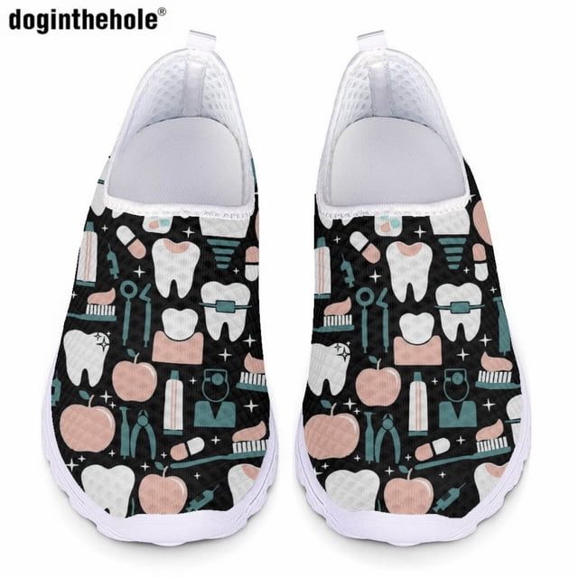Zapatos casuales con estampado de equipo médico para damas, zapatillas planas ligeras y cómodas de verano, zapatos de malla para enfermeras de hospital