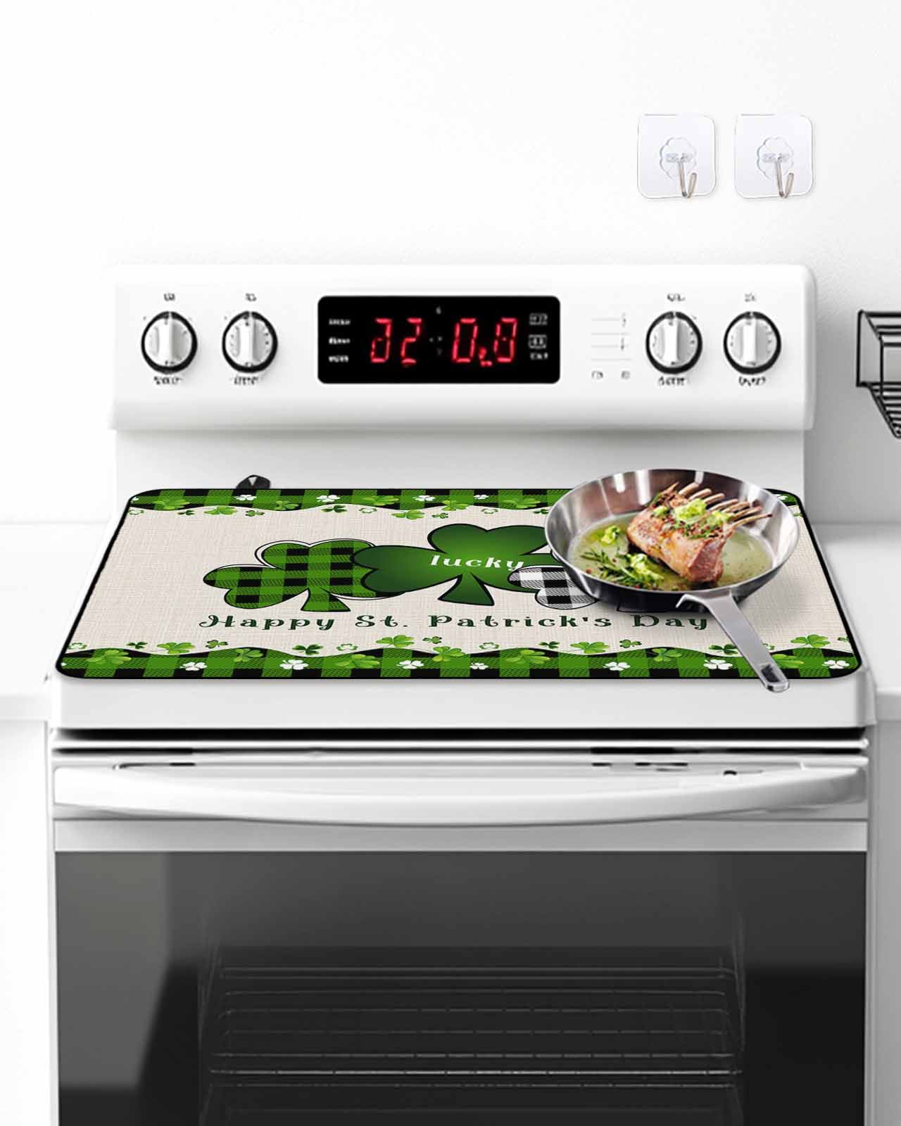 Stove Top Covers for Electric Stove, St. Patrick's Day Glass Stovetop Cover Protector, Green and Black Checkered Lucky Induction Cooktop Protector Oven Mat for Kitchen Countertop 24"x21"