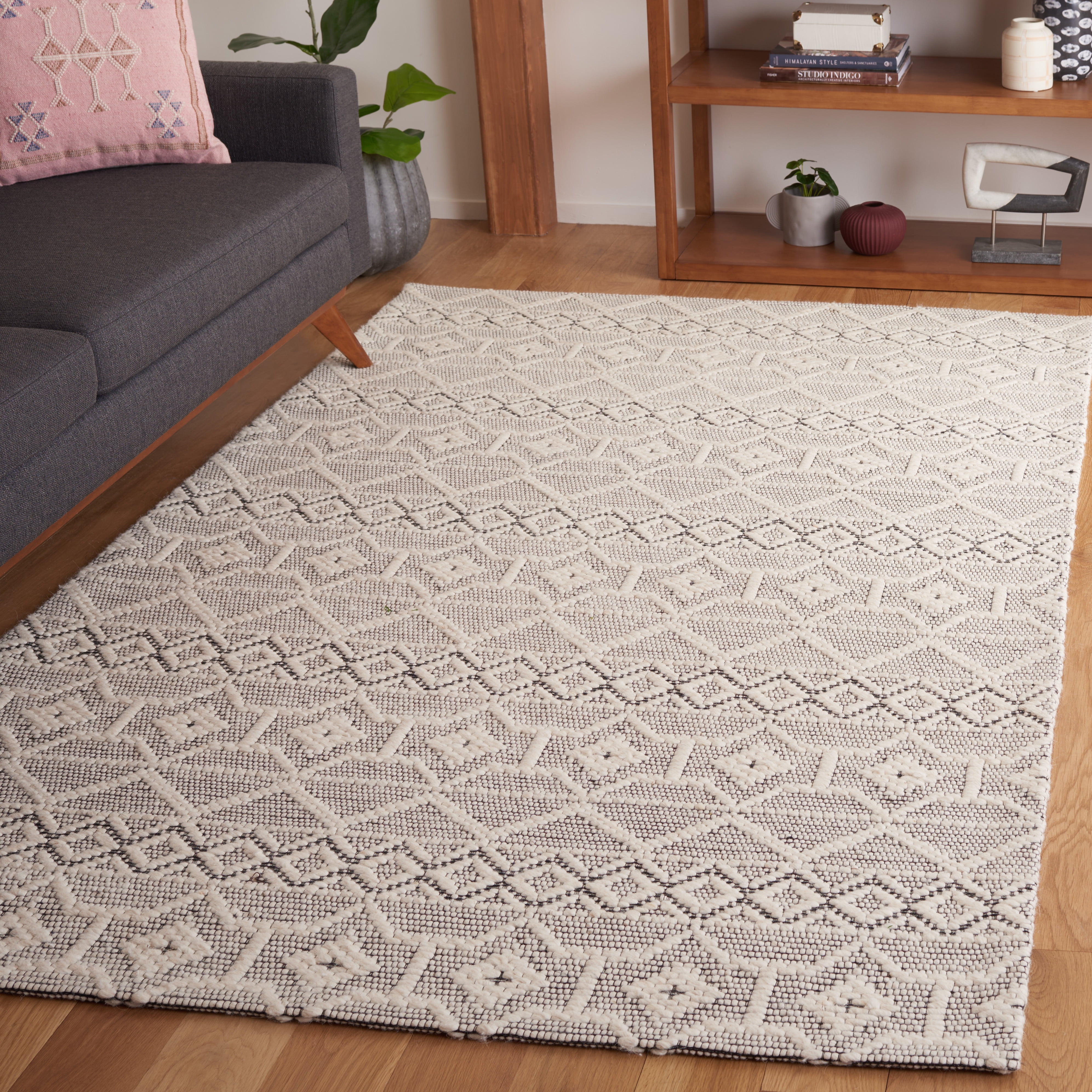 SAFAVIEH Marbella Freddy Southwestern Area Rug, Gray/Ivory, 4' x 6'