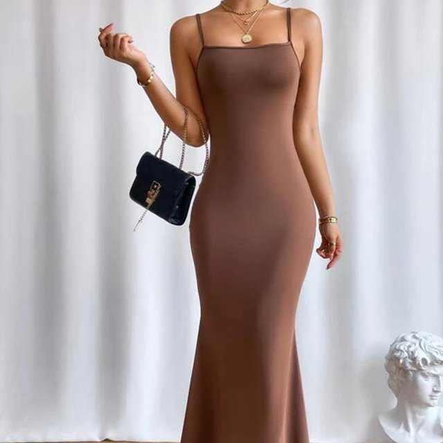 Vestido Largo Con Cola De Pez Vestido ajustado sin espalda Estilo de salón sexy Traje diario de color sólido (Marrón XS) Cgtredaw Para estrenar