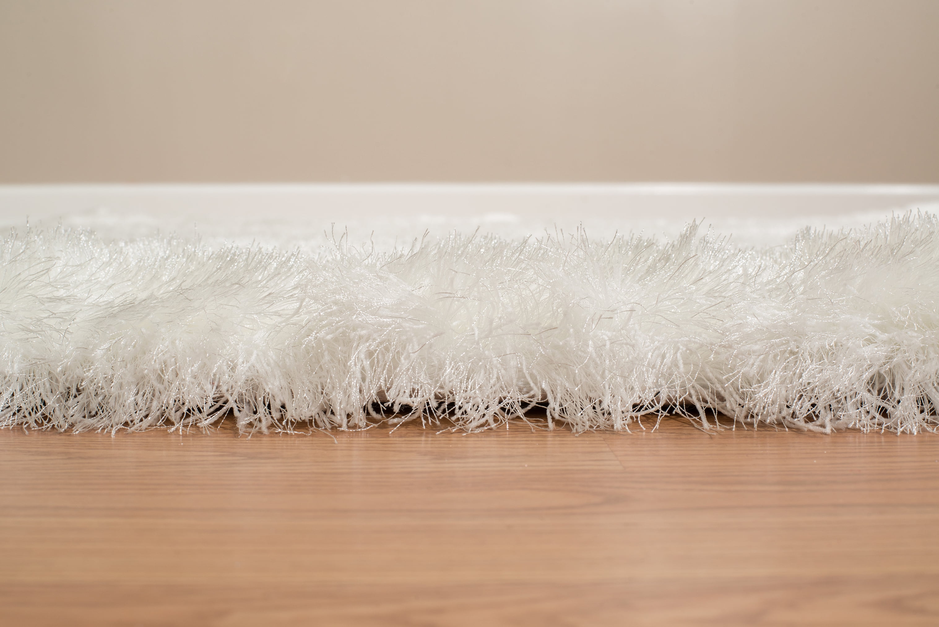 United Weavers Benella Mercia White Woven Polyester Shag Area Rug