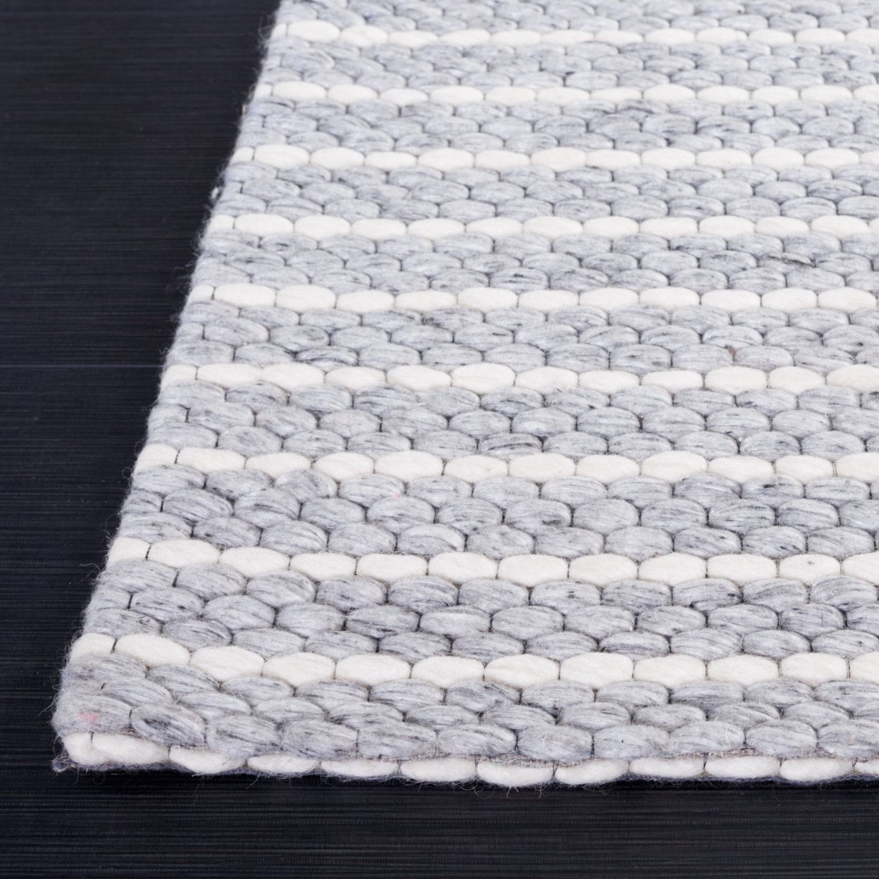 SAFAVIEH Marbella Cassandra Distressed Runner Rug, Grey/Ivory, 2'3" x 8'