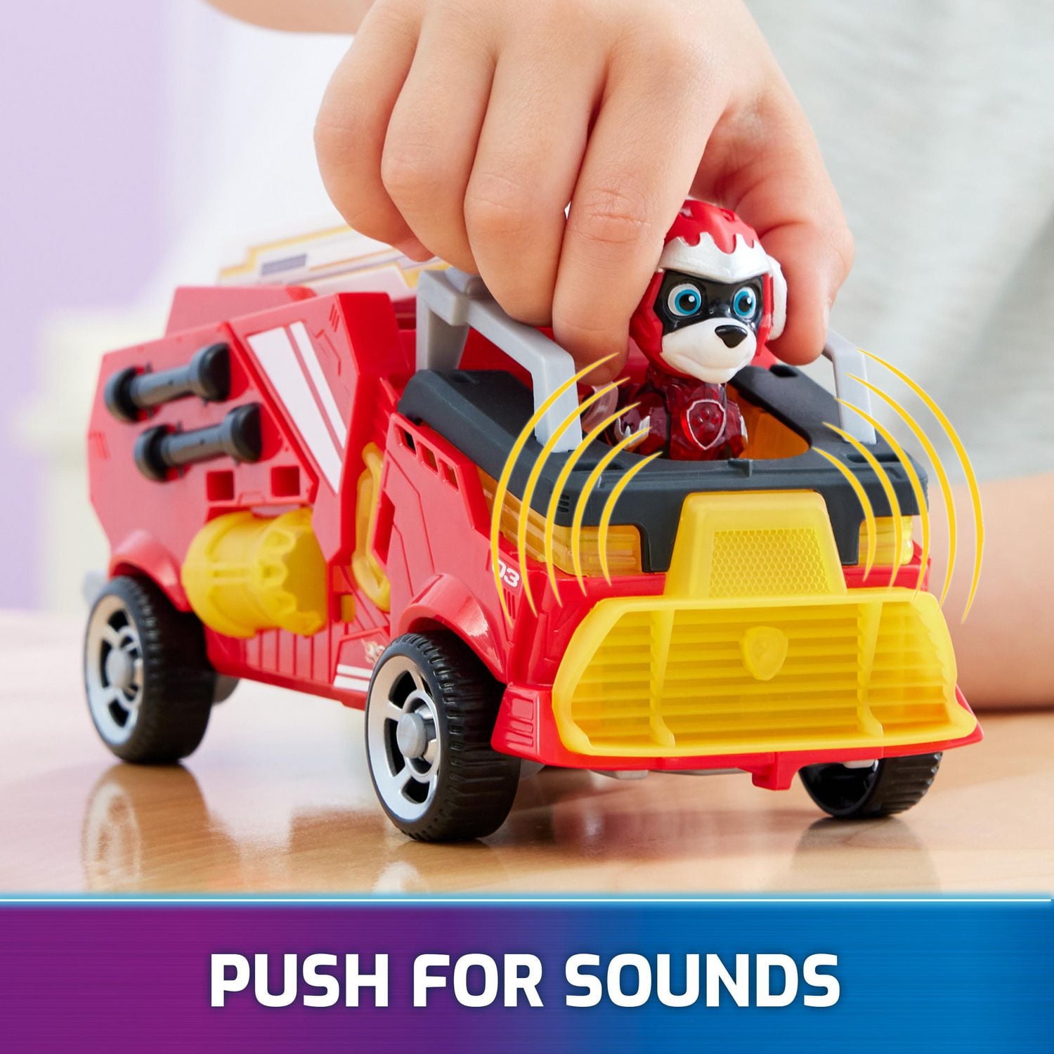 PAW Patrol : La Super Patrouille le film, Camion de pompier avec figurine articulée Marcus Super Patrouille, sons et lumières, jouets pour garçons et filles à partir de 3 ans