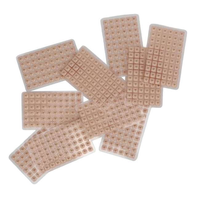 parches de semillas de oído parches de acupuntura de semillas de oído meridianos de dragado de masaje 600 piezas aprietan la piel para ojeras anggrek otros Láminas rectangulares en vista cenital con 600 parches adhesivos beige, cada parche muestra una pequeña cuenta magnética central; formato en tiras, suelen emplearse para presión auricular y cuidado estético leve, sobre fondo blanco.