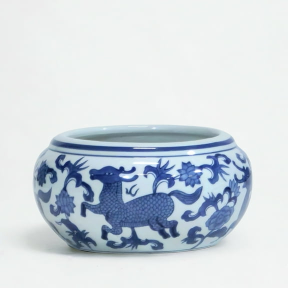AA Importing AAI Round Planter, Chinoiserie Deer Design, Blue and White