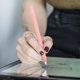 thumbnail image 4 of EeaseMX Funda protectora de silicona anticaída para lápiz óptico compatible con Apple Pencil 2, 4 of 7