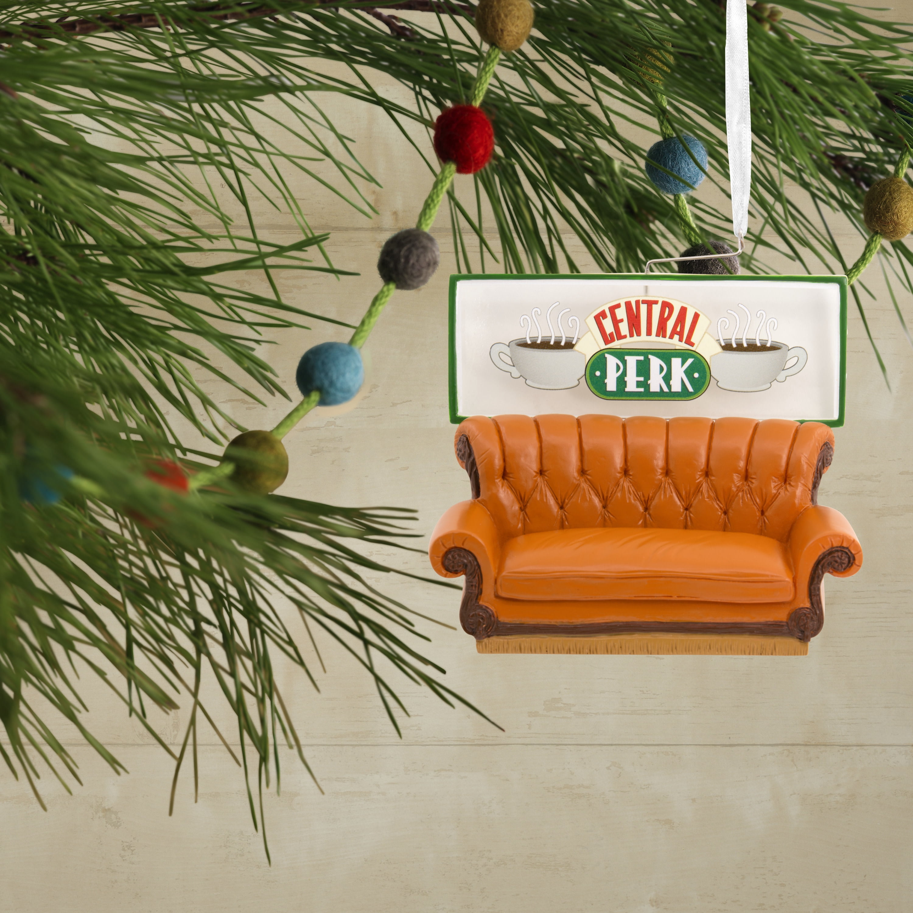 Hallmark Christmas Ornament (Friends Central Perk Cafe Couch), 1 Count