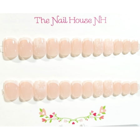 Winter Snowflakes French Manicure Glossy Short Square Press On Nails - 24 Pieces - Artificial Nails