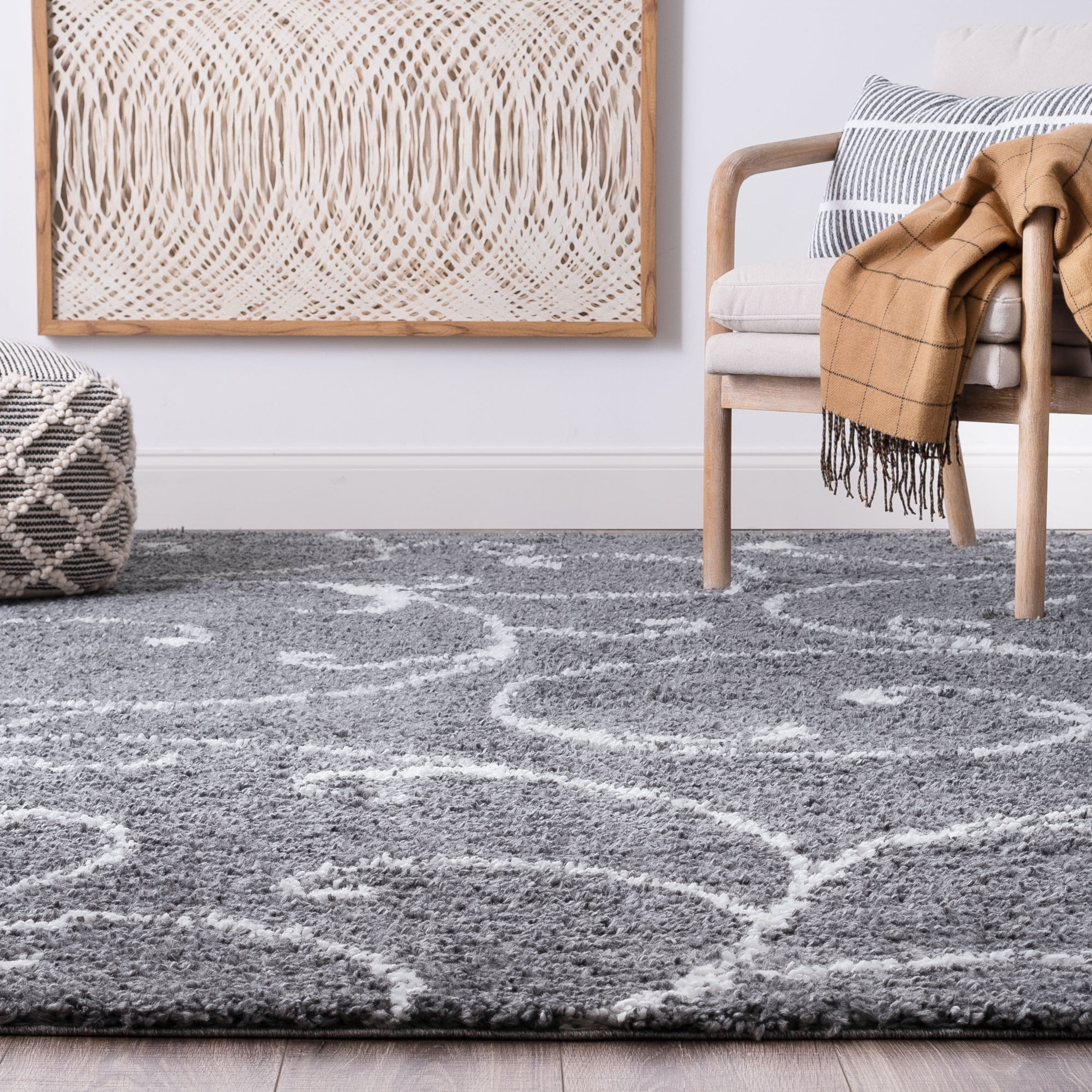 Bliss Rugs Transitional Floral 2'3'' x 7'3'' Gray and White Polypropylene Indoor Runner Rug, 2'3'' x 7'3''